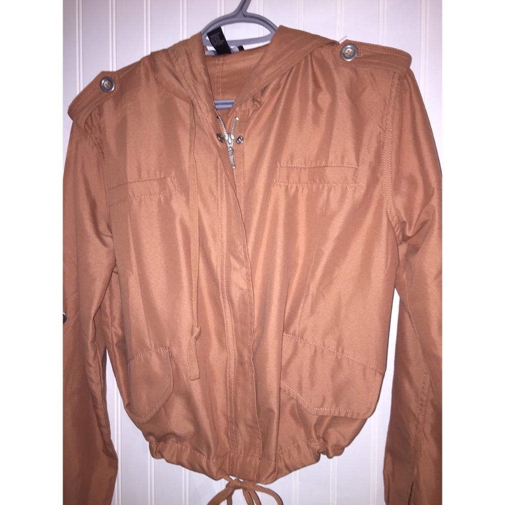 Lightweight hooded jacket